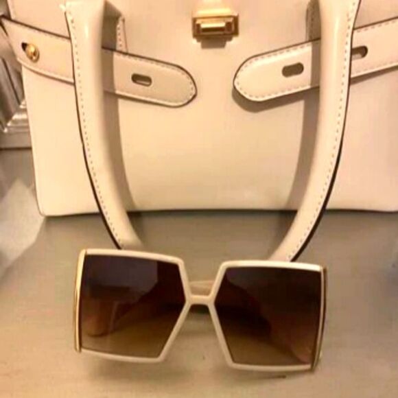 NWT Oversized sunglasses main image 9